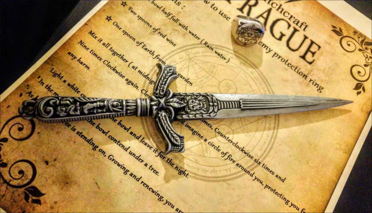 Ceremonial magic dagger